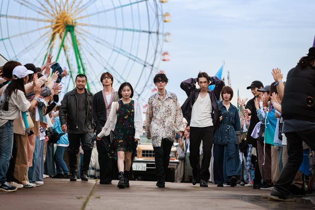 佐藤健、町田啓太、志尊淳ら豪華キャストが挑む青春音楽ドラマ『グラスハート』場面写真＆ジャケ写風アートが到着