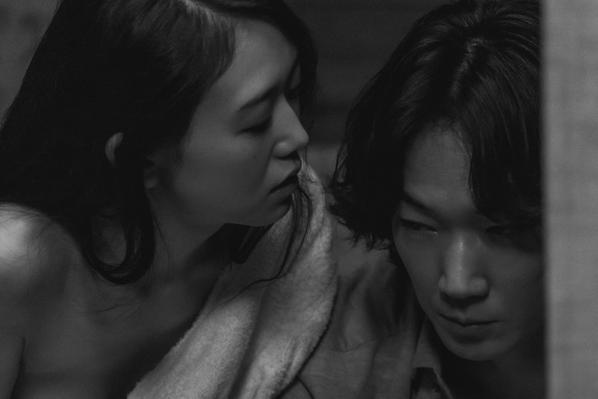 映画『星と月は天の穴』明日公開！綾野剛が二役で魅せる愛と性の深淵